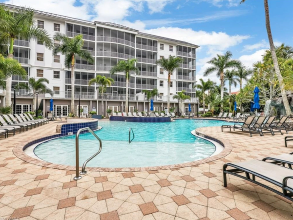 Spacious 3-Bedroom Condo in Naples - Renovated Resort-Style Amenities